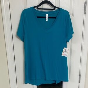 NWT - LulaRoe Christy T Top (M)